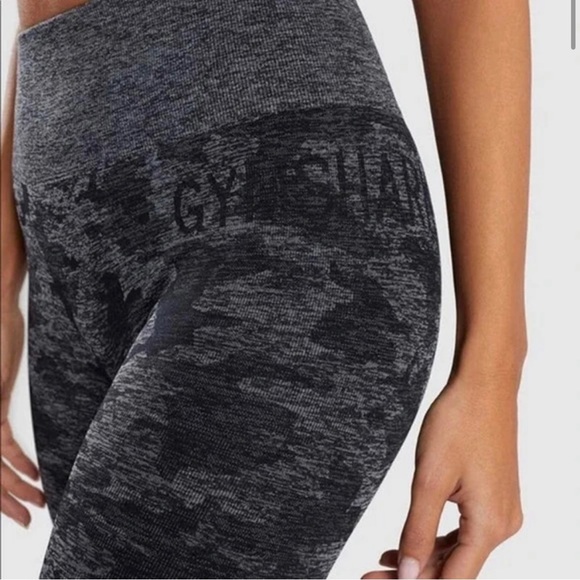 Gray camo seamless Gymshark leggings medium - Picture 3 of 4